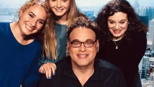 Dafne, hija de David Faitelson, es señalada en redes de hacer trampa en el Maratón de la CDMX