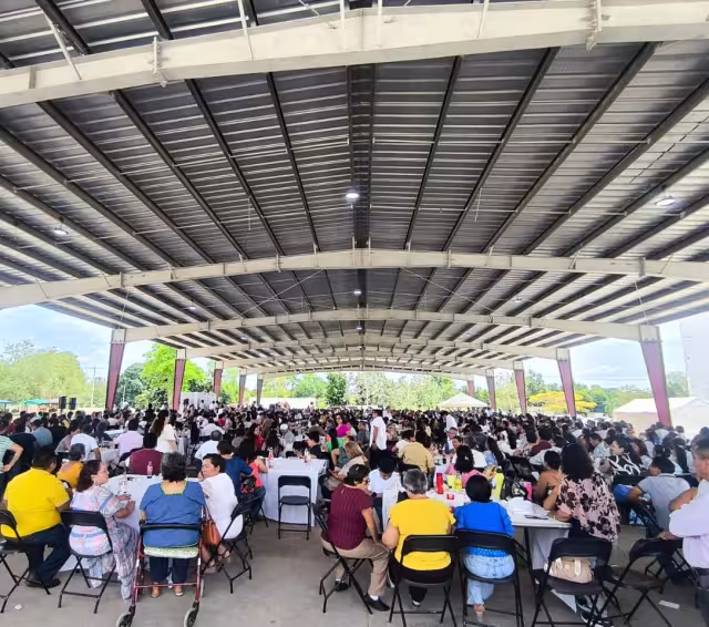 Los maestros disfrutaron del convivio que organizó el municipio por su día.