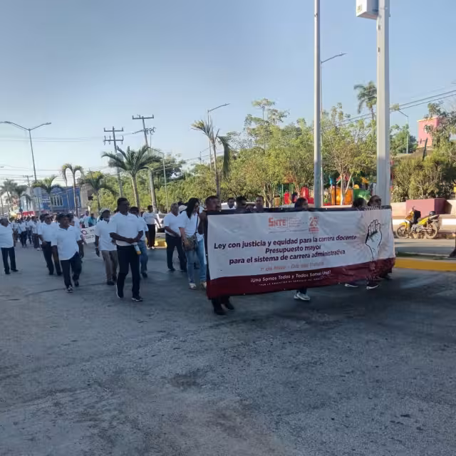 El desfile tuvo una duración aproximada de una hora, empezando a las 8:00 am