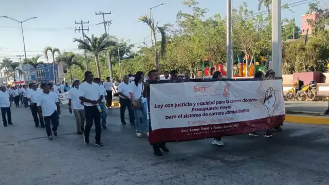 El desfile tuvo una duración aproximada de una hora, empezando a las 8:00 am