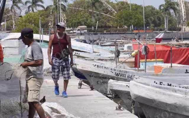 Más de 11 mil pescadores campechanos enfrentan riesgos en altamar como quedar varados o naufragar.