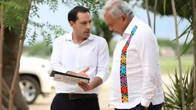 En la reunión, el Gobernador y AMLO revisaron también los avances del proyecto del Tren Maya en la entidad.