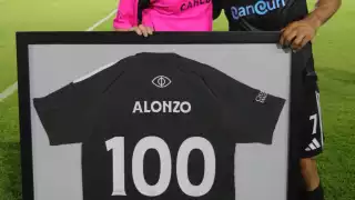 Johan Alonzo con 112 partidos jugados en el Cancún FC es el primer jugador que causa baja del club
