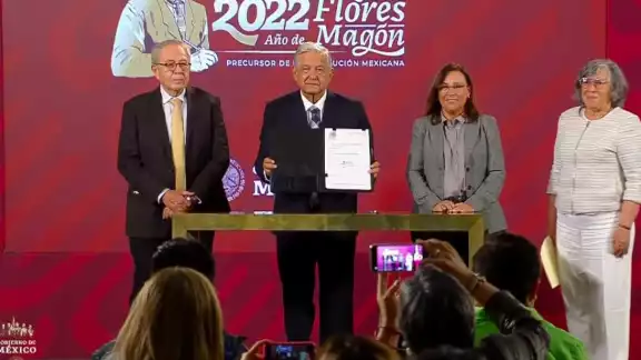 AMLO informó que este martes enviará al Congreso su iniciativa para eliminar el Horario de Verano AMLO informó que este martes enviará al Congreso su iniciativa para eliminar el Horario de Verano