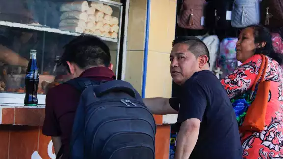 El aumento al IEPS afectará a tienditas de la esquina y puestos callejeros con ganancias al día El aumento al IEPS afectará a tienditas de la esquina y puestos callejeros con ganancias al día
