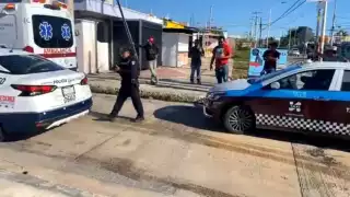 Tensión tras accidente vial en Xtampak: lesionada y fuga del responsable