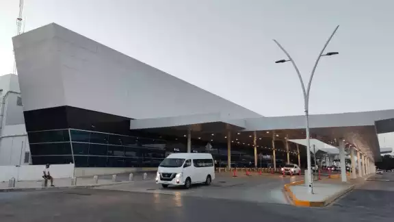 Una avioneta se habría accidentado al aterrizar en el aeropuerto de Mérida Una avioneta se habría accidentado al aterrizar en el aeropuerto de Mérida