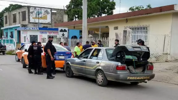 Los pasajeros del automóvil quedaron consternados por lo ocurrido Los pasajeros del automóvil quedaron consternados por lo ocurrido