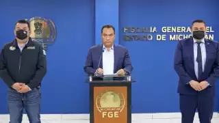 El fiscal Adrián López dio información sobre la masacre en San José de Gracia. Foto: FGE Michoacán