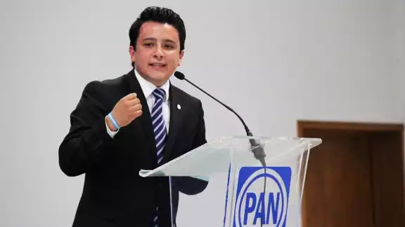 No sólo una denuncia pesa contra el panista, una joven de nombre María evidenció que desde el 2017 existe una demanda, pero la FGE de Guanajuato le ha dado carpetazo