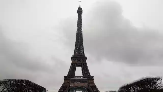 Una mujer fue atacada por un grupo en la capital de Francia