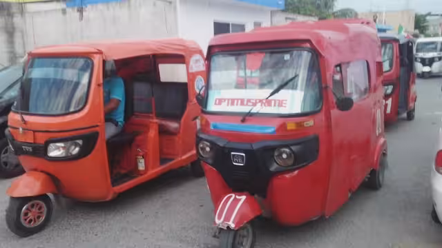 Se ha observado que algunos operadores esperan pasaje en zonas no autorizadas o modifican el tarifario, sin que la dependencia estatal intervenga