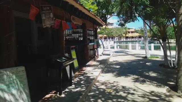 La falta de luz generó que algunos negocios no abrieran debido a que para ofrecer servicio requerían de electricidad