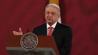 Presidente AMLO y funcionarios exponen corrupción en el ISSSTE