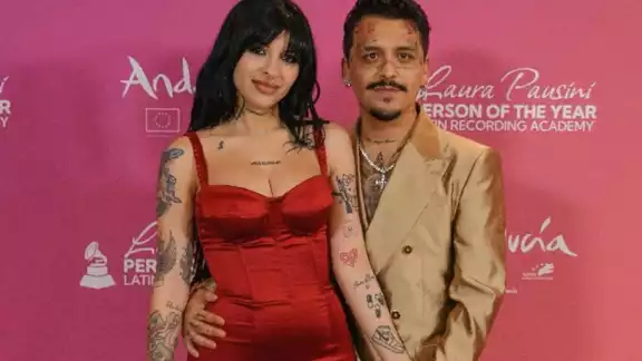 Cazzu y Christian Nodal estarían comprometidos y a punto de celebrar su boda Cazzu y Christian Nodal estarían comprometidos y a punto de celebrar su boda