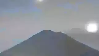 En el video, Venus aparece como un cuerpo luminoso y Marte desciende con una luz rojiza.