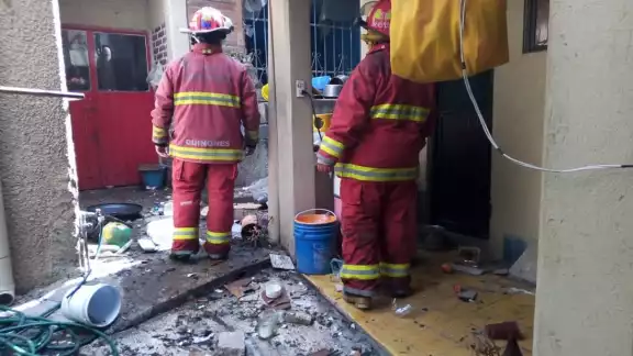 La explosión ocurrió al interior de un domicilio ubicado en la calle Tláloc Oriente #17, en la colonia Vicente Suárez. La explosión ocurrió al interior de un domicilio ubicado en la calle Tláloc Oriente #17, en la colonia Vicente Suárez.