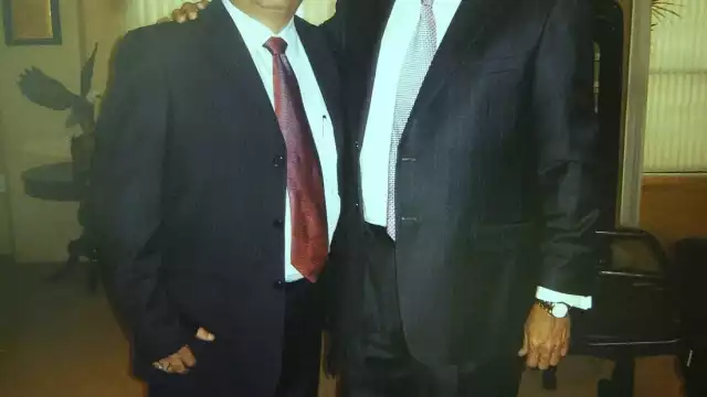 Luis Gerardo Pérez Sánchez (Izq.) documenta tres propiedades, pero ningún automóvil