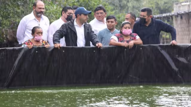 Mauricio Vila recorrió una granja de tilapias en Valladolid