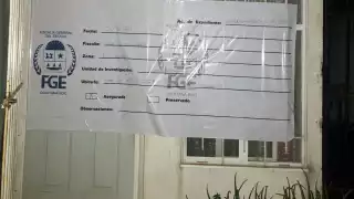 Tras el cateo, los agentes aseguraron un arma de fuego calibre 9 mm y 16 cartuchos útiles