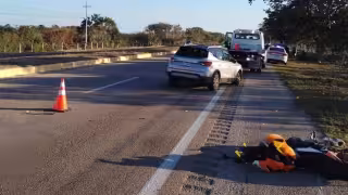 Misterioso accidente triple en la Mérida–Campeche: chocan autos y una moto y no hay responsables