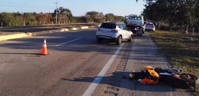 Un extraño accidente se registró en la carretera federal Mérida–Campeche, a la altura del kilómetro 71, entre Pocboc y Bacabchén.