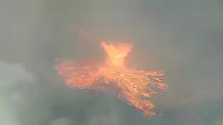 Captan un tornado de fuego durante un incendio forestal en Los Ángeles: VIDEO
