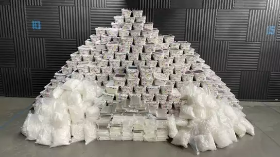 La organización, según el Departamento del Tesoro, está involucrada en la importación de varias toneladas de drogas ilícitas. La organización, según el Departamento del Tesoro, está involucrada en la importación de varias toneladas de drogas ilícitas.