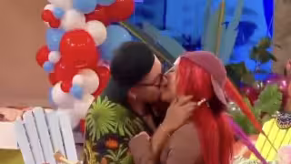 ¡Se soltaron los besos! Ese Pérez y Flor protagonizan el momento más comentado de la fiesta de LCDLF México