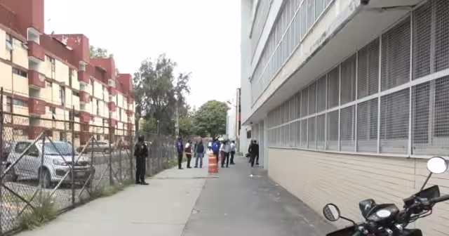 Un fuerte operativo se vivió en la CDMX cuando el alumno de la Escuela Secundaria #88 Nabor Carrillo ingresó un arma de fuego