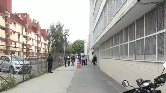 Un fuerte operativo se vivió en la CDMX cuando el alumno de la Escuela Secundaria #88 Nabor Carrillo ingresó un arma de fuego
