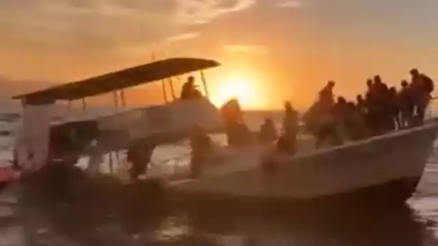 La lancha comenzó a hundirse poco a poco