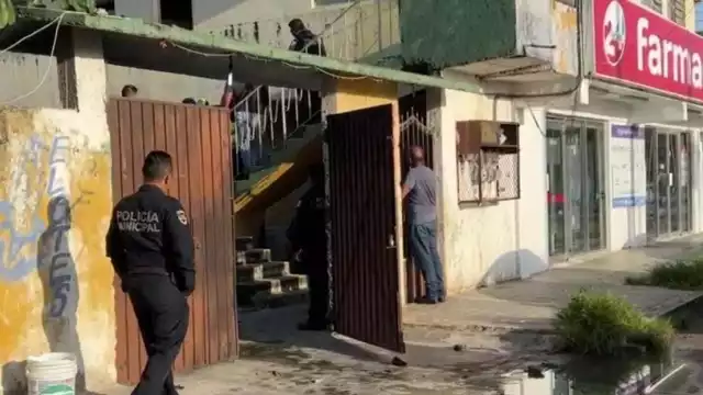 Policías ingresaron a una cuartería en Chetumal para detener al joven que se llevó a la fuerza a la menor de edad a dicho inmueble