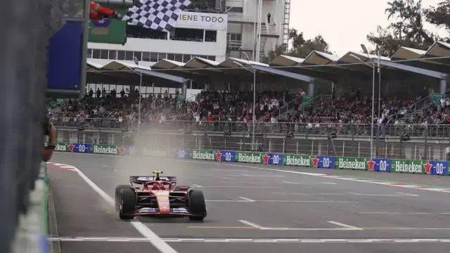 Sainz en el cruce de meta