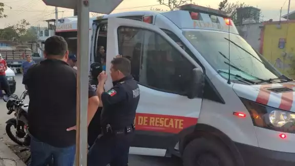 El hombre fue trasladado al Centro de Salud para su atención médica El hombre fue trasladado al Centro de Salud para su atención médica