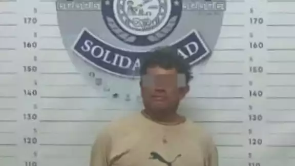 La mujer dijo que el hombre la llevo a cuestas a un taller mecánico donde abusó sexualmente de ella y la golpeó