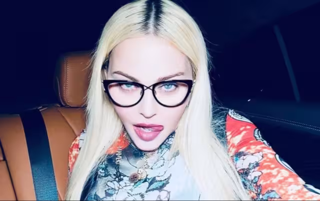 Madonna aparece en un video de realidad virtual completamente desnuda dando a luz a vida