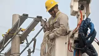 Siguen los trabajos de la CFE en la Península de Yucatán