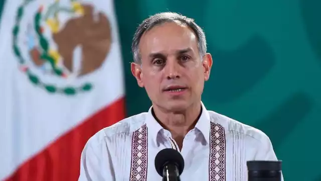 El subsecretario tuvo una manera curiosa de esperar su vacuna