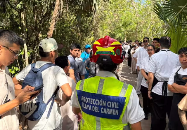 Elementos de Protección Civil acudieron al lugar para atender la emergencia.