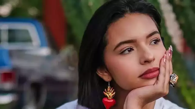 Ángela Aguilar la ha pasado mal desde que se supo que tenía novio. Foto: Especial