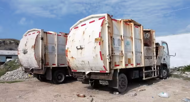 Los camiones no se dan abasto en la isla