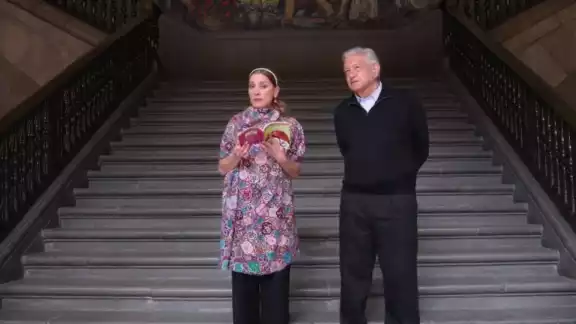 AMLO y Beatriz Gutiérrez celebran el Día del Niño leyendo un cuento