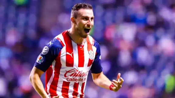 Tras un tranquilo primer tiempo, la segunda ronda vino con todo para Chivas Tras un tranquilo primer tiempo, la segunda ronda vino con todo para Chivas
