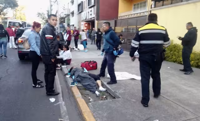 Doce personas resultaron lesionadas tras ser embestidas por un conductor en estado de ebriedad. Foto: @realidadoaxaca