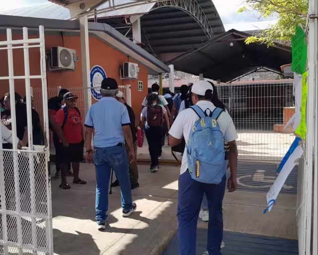 Baños de niñas sin atención: padres piden intendente mujer en primaria de Dzitbalché