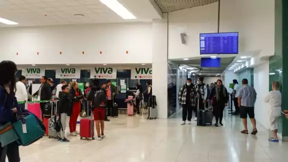Tres vuelos de VivaAerobus fueron retrasados este jueves Tres vuelos de VivaAerobus fueron retrasados este jueves