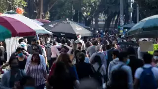 Científicos advierten que la propagación vertiginosa de ómicron por todo el mundo no será la última variante preocupante del coronavirus