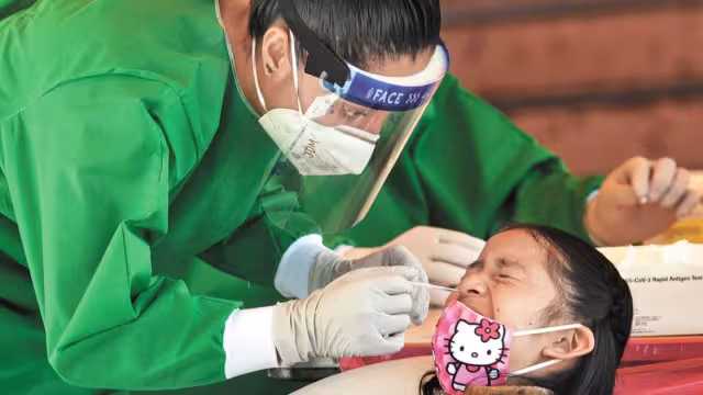 Suman 250 amparos para vacunar menores; habría intereses detrás', señala AMLO