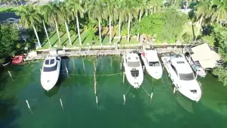 La marina se ubica en la Zona Hotelera de Cancún; Iddar de la Parra afirma que la FGE Q.Roo no tiene competencia para desalojarlo